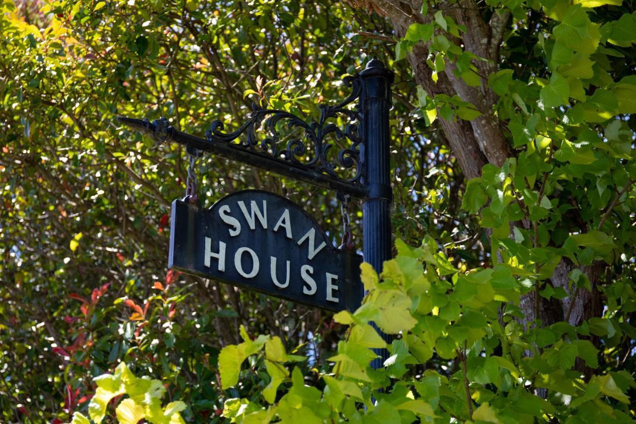 Swan House Bed & Breakfast Martinborough Exterior foto