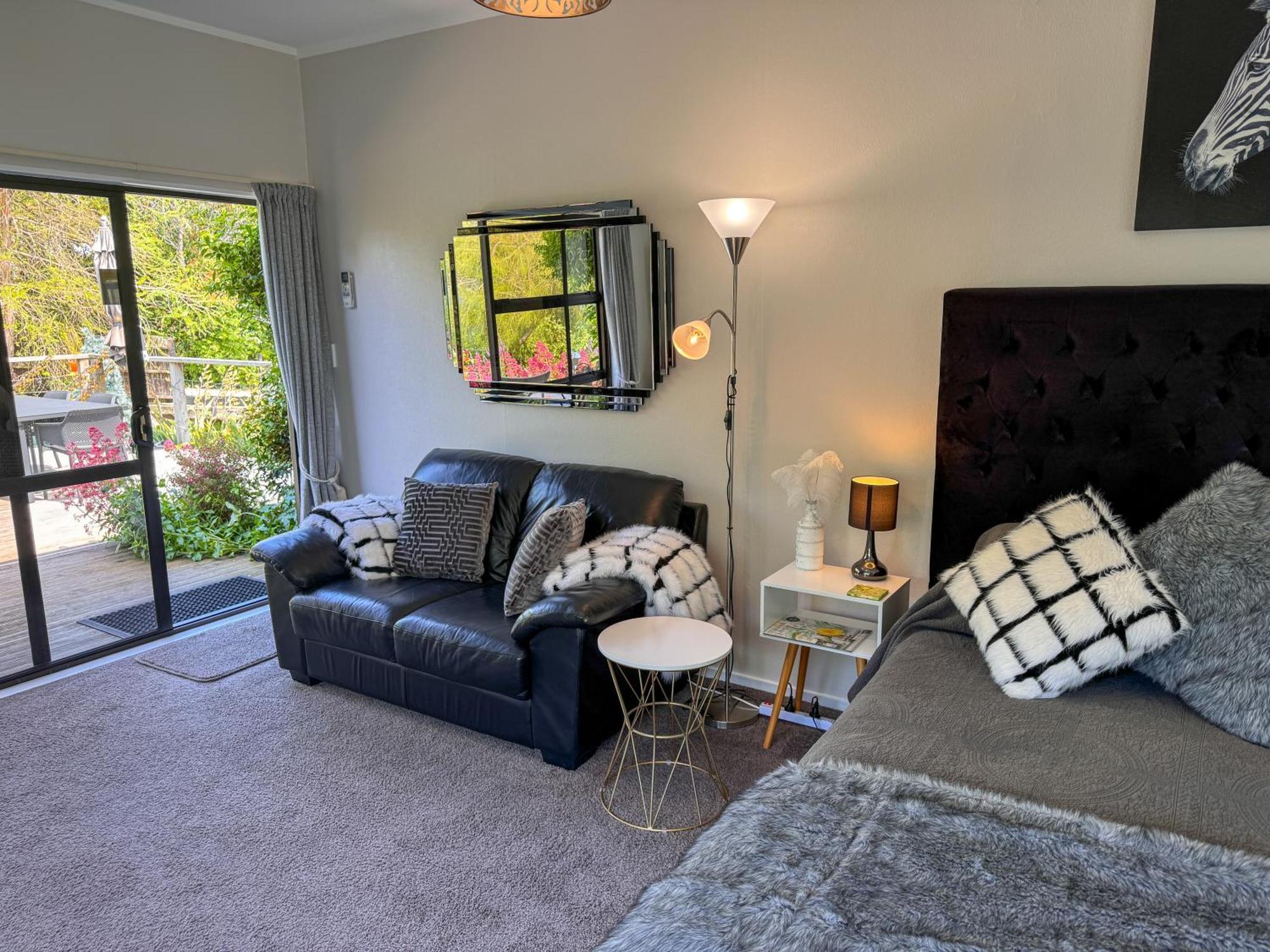 Swan House Bed & Breakfast Martinborough Exterior foto